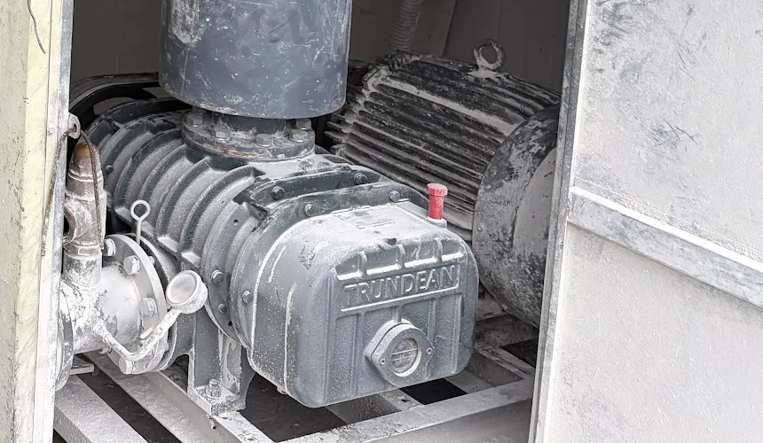 現場實機 · 工業鼓風機 + 驅動馬達